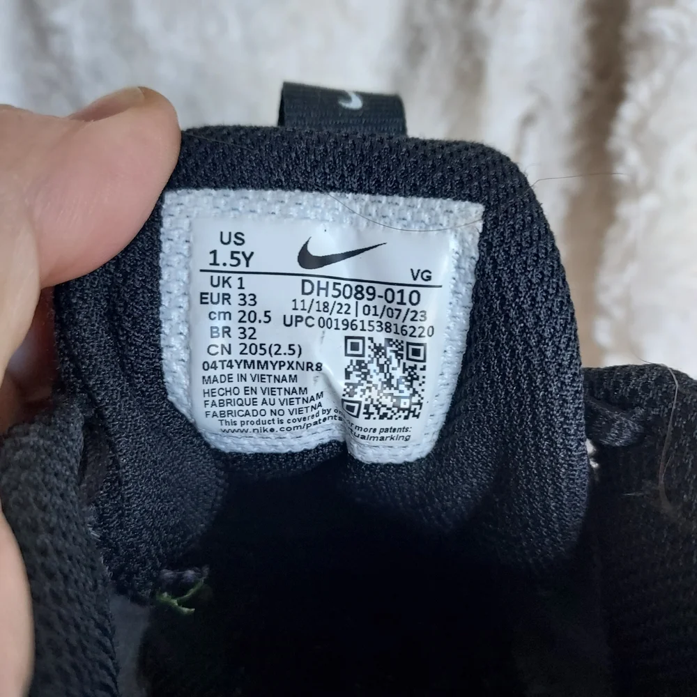 Nike Vapor Edge Shark 2 Youth Football Soccer Cleats Size 1.5 Sporty